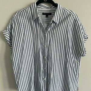 L Banana Republic Short Sleeve Striped Button-up